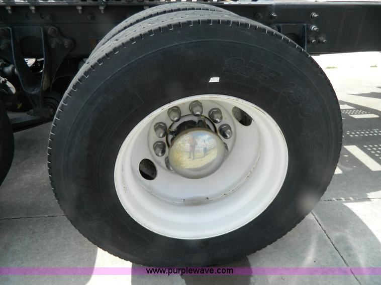 image for item Y9306 2007 International 9400i semi truck