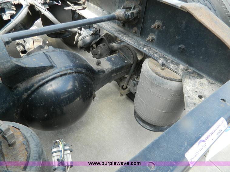 image for item Y9306 2007 International 9400i semi truck