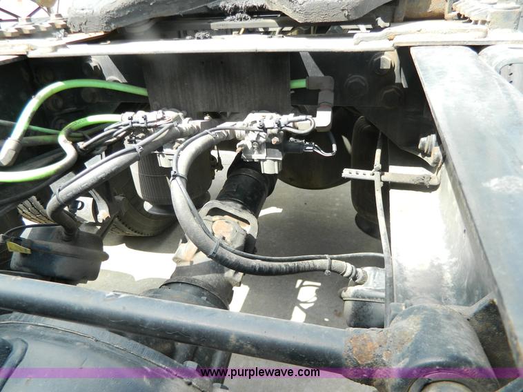 image for item Y9306 2007 International 9400i semi truck