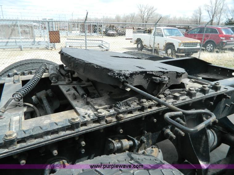 image for item Y9306 2007 International 9400i semi truck