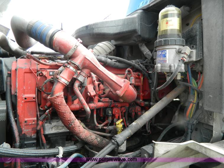 image for item Y9306 2007 International 9400i semi truck