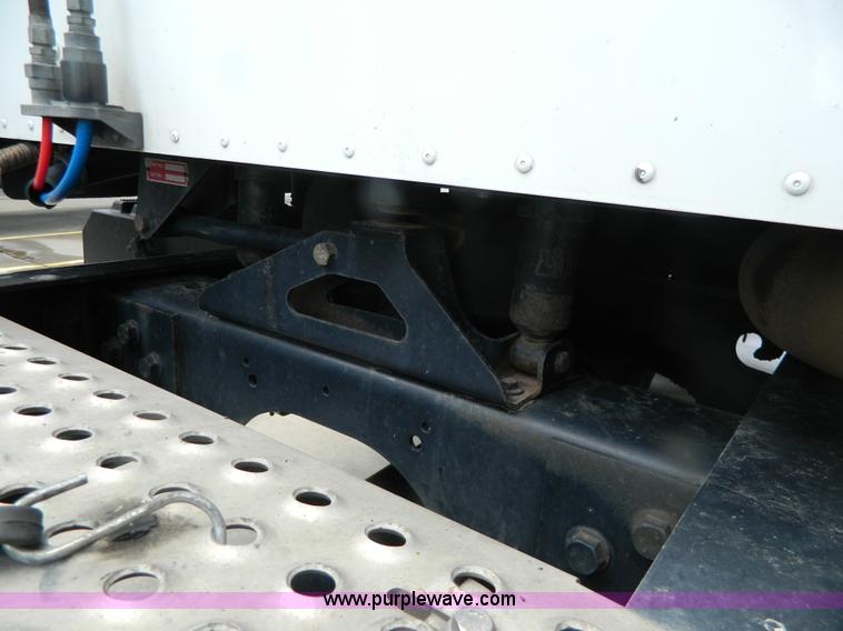 image for item Y9306 2007 International 9400i semi truck