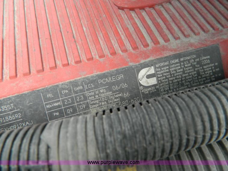 image for item Y9306 2007 International 9400i semi truck