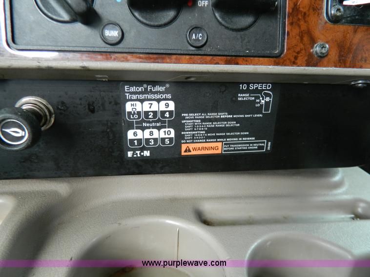 image for item Y9306 2007 International 9400i semi truck