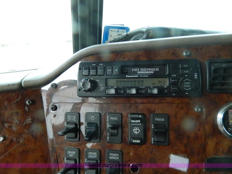 image for item Y9306 2007 International 9400i semi truck