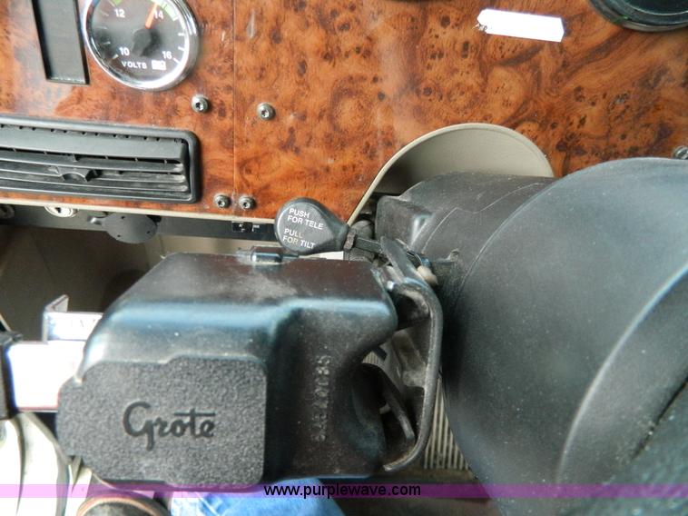 image for item Y9306 2007 International 9400i semi truck