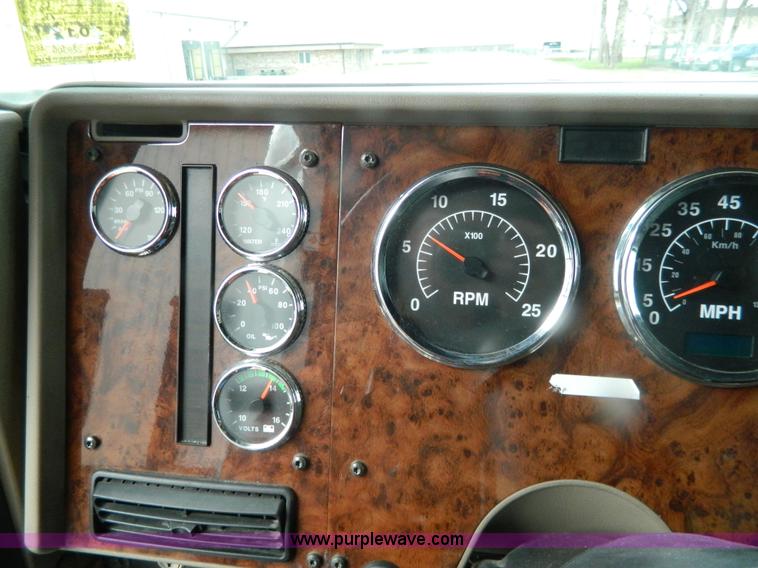 image for item Y9306 2007 International 9400i semi truck