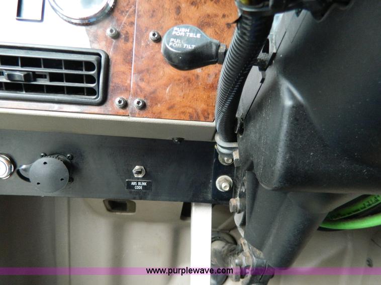 image for item Y9306 2007 International 9400i semi truck