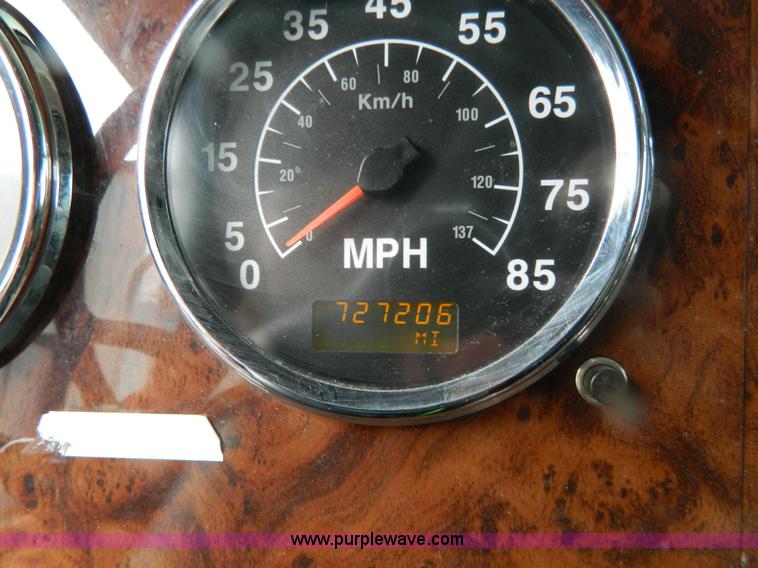 image for item Y9306 2007 International 9400i semi truck