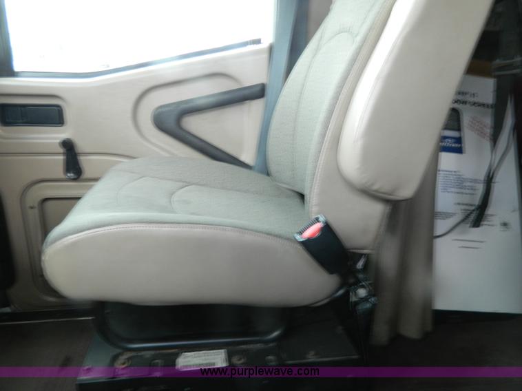 image for item Y9306 2007 International 9400i semi truck