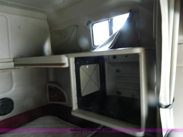 image for item Y9306 2007 International 9400i semi truck