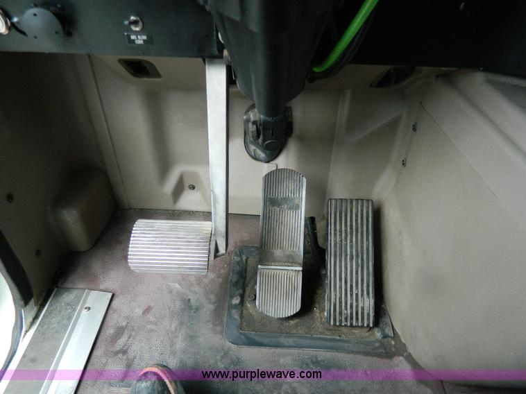 image for item Y9306 2007 International 9400i semi truck