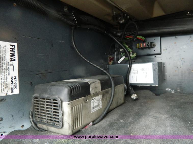 image for item Y9306 2007 International 9400i semi truck