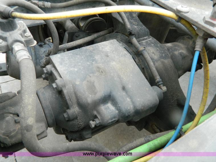 image for item Y9306 2007 International 9400i semi truck