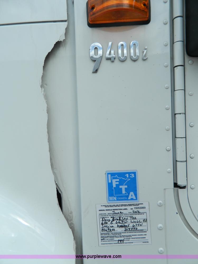 image for item Y9306 2007 International 9400i semi truck