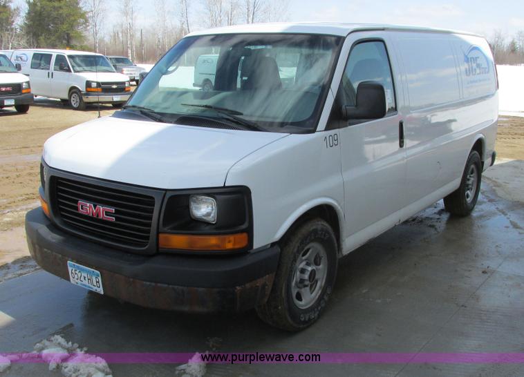 image for item A8509 2005 GMC Savana G1500 van