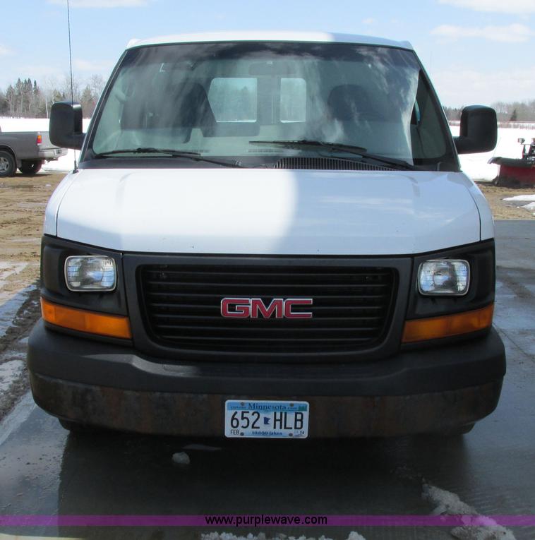 image for item A8509 2005 GMC Savana G1500 van