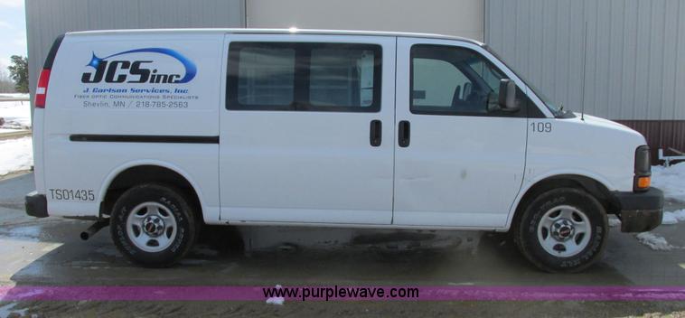 image for item A8509 2005 GMC Savana G1500 van