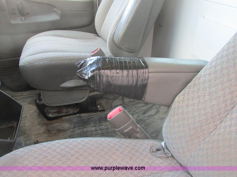 image for item A8509 2005 GMC Savana G1500 van