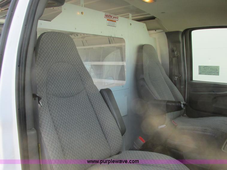image for item A8509 2005 GMC Savana G1500 van