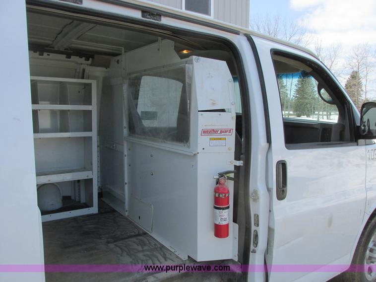 image for item A8509 2005 GMC Savana G1500 van
