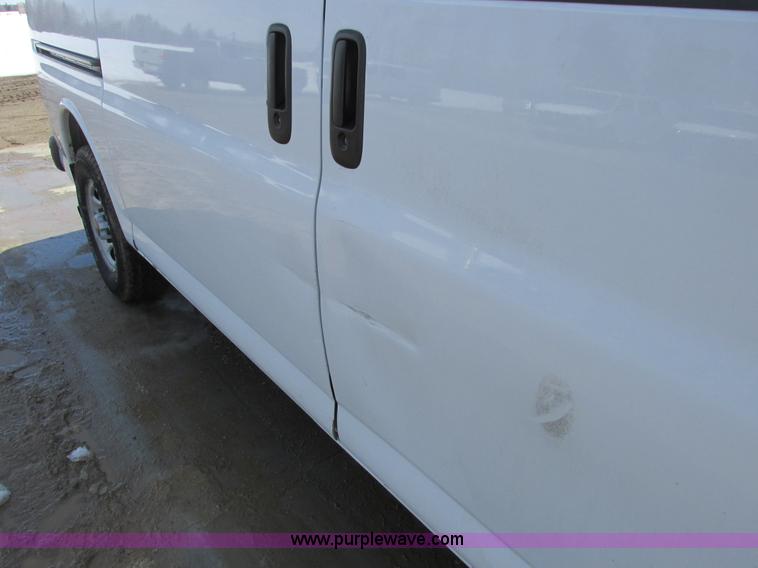 image for item A8509 2005 GMC Savana G1500 van