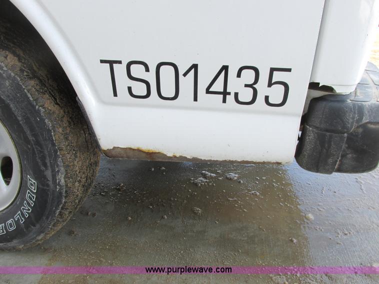 image for item A8509 2005 GMC Savana G1500 van