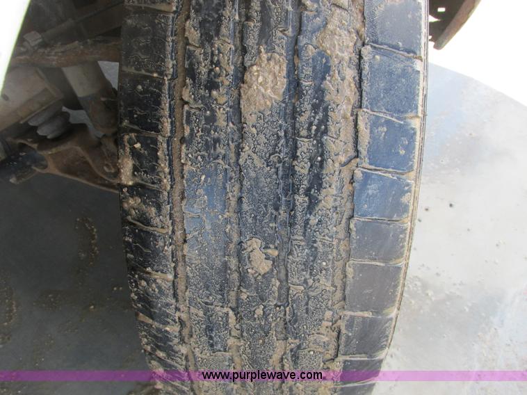 image for item A8509 2005 GMC Savana G1500 van