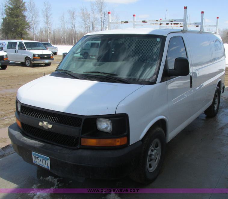 image for item A8510 2006 Chevrolet Express 1500 van