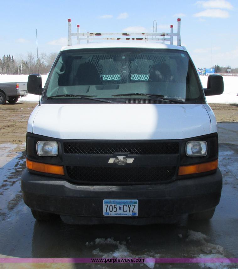 image for item A8510 2006 Chevrolet Express 1500 van