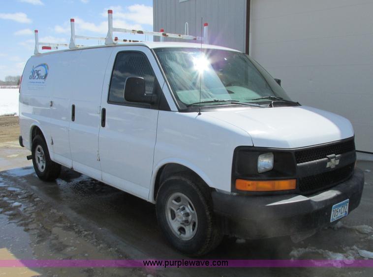 image for item A8510 2006 Chevrolet Express 1500 van