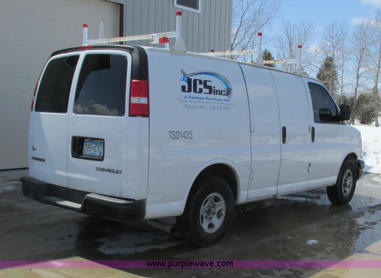 image for item A8510 2006 Chevrolet Express 1500 van