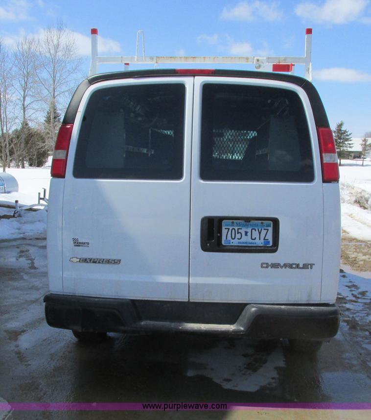 image for item A8510 2006 Chevrolet Express 1500 van