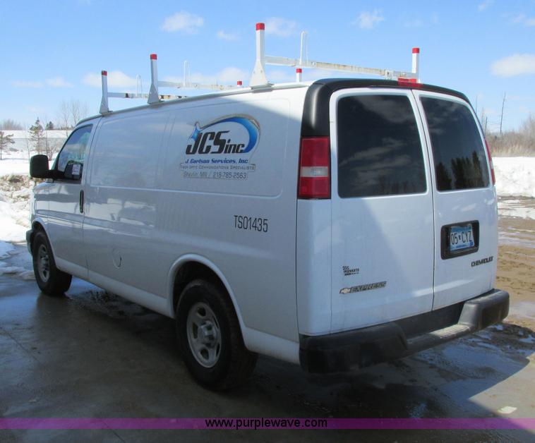 image for item A8510 2006 Chevrolet Express 1500 van