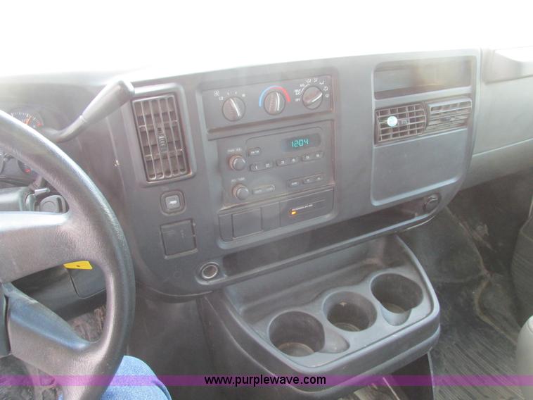 image for item A8510 2006 Chevrolet Express 1500 van