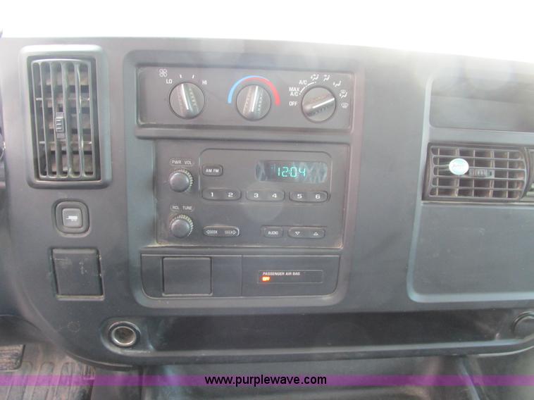 image for item A8510 2006 Chevrolet Express 1500 van