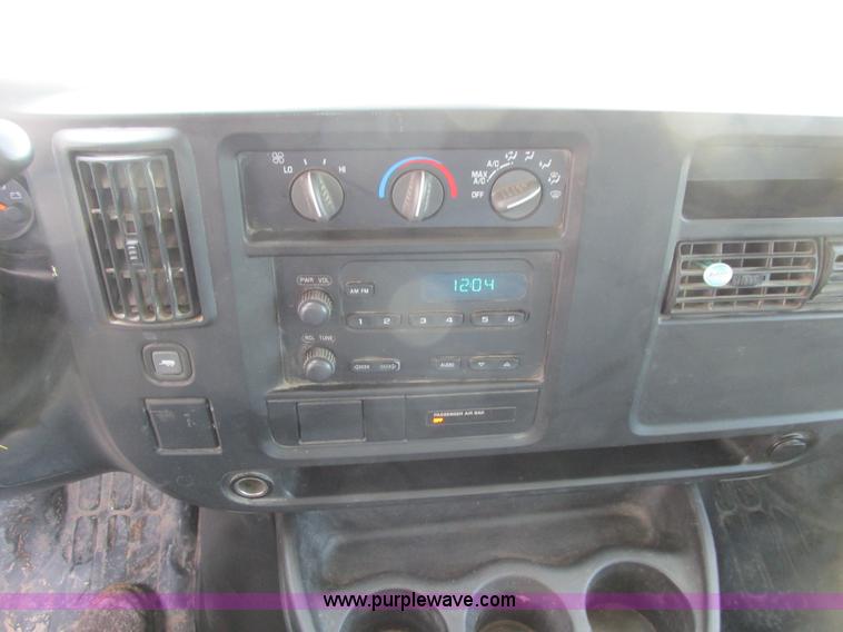 image for item A8510 2006 Chevrolet Express 1500 van