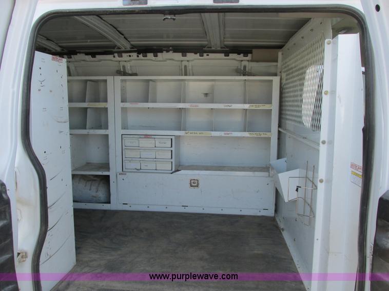 image for item A8510 2006 Chevrolet Express 1500 van