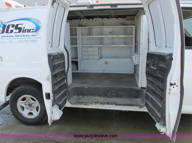 image for item A8510 2006 Chevrolet Express 1500 van