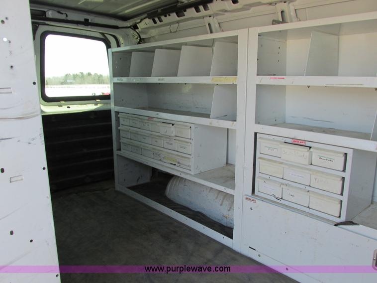 image for item A8510 2006 Chevrolet Express 1500 van