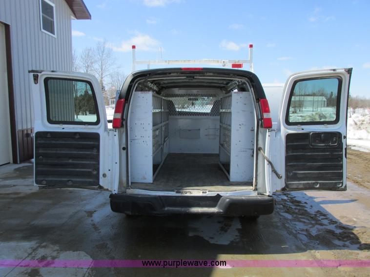 image for item A8510 2006 Chevrolet Express 1500 van