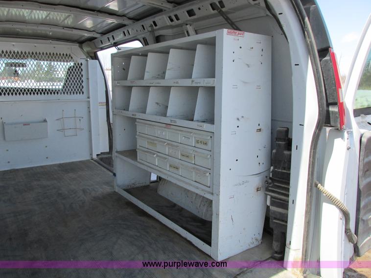 image for item A8510 2006 Chevrolet Express 1500 van