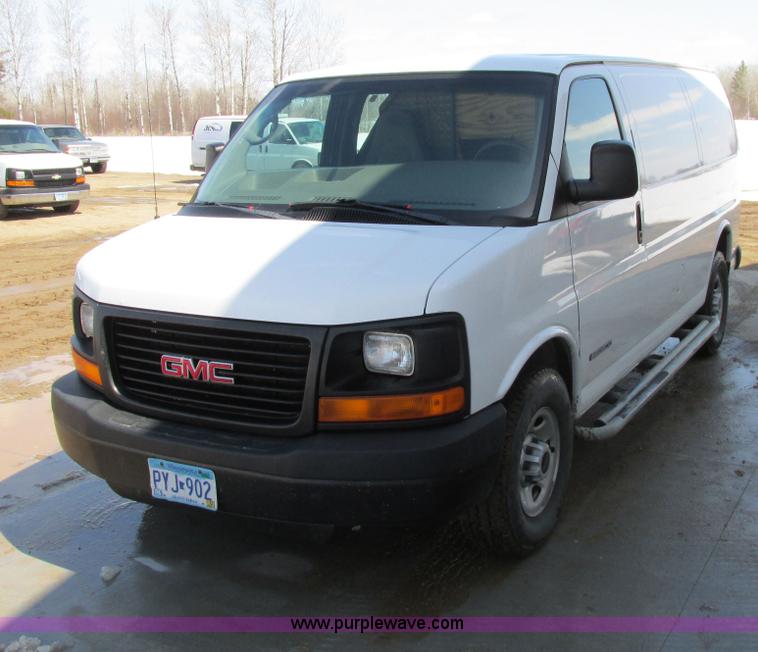 image for item A8511 2004 GMC Savana G2500 van