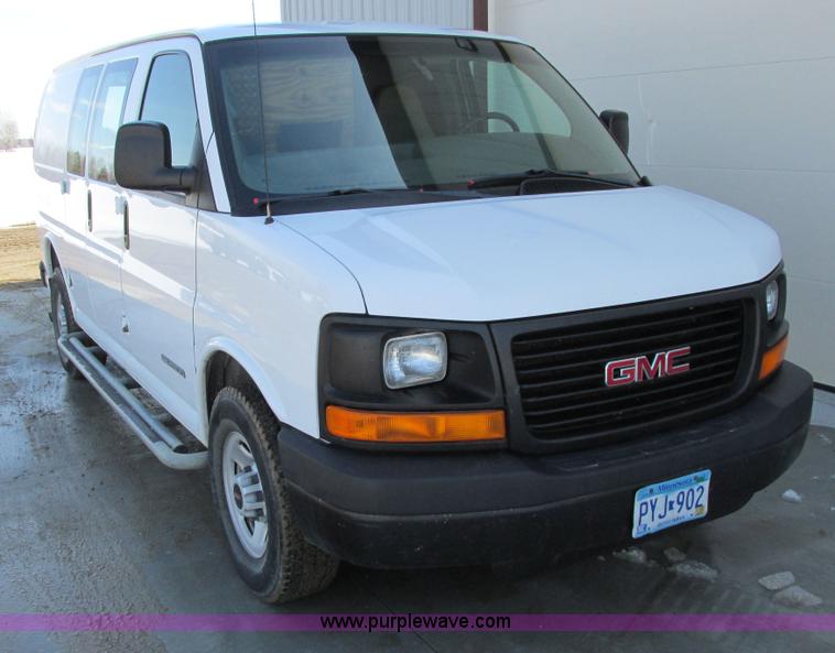 image for item A8511 2004 GMC Savana G2500 van