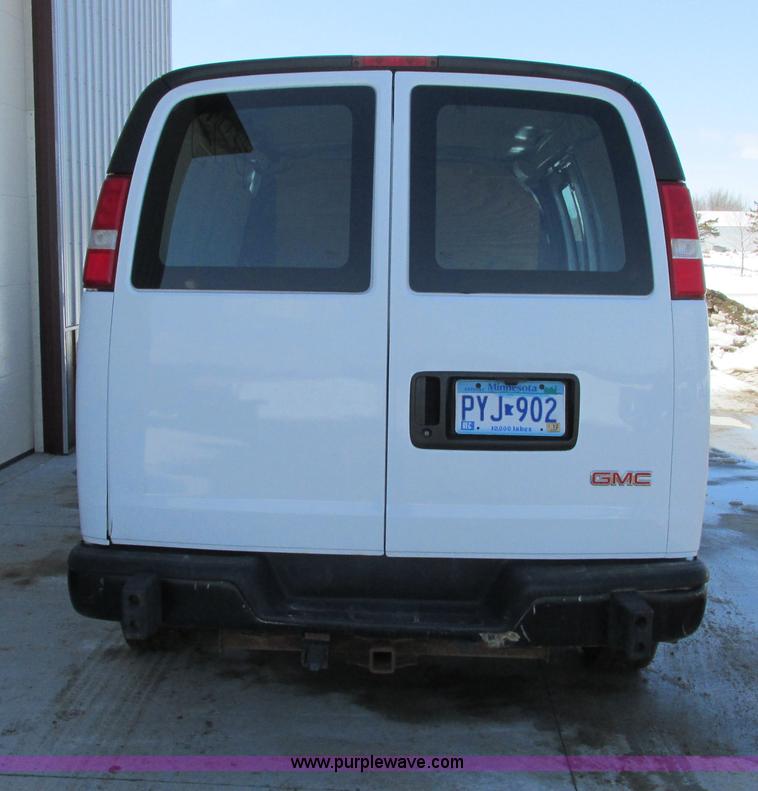 image for item A8511 2004 GMC Savana G2500 van
