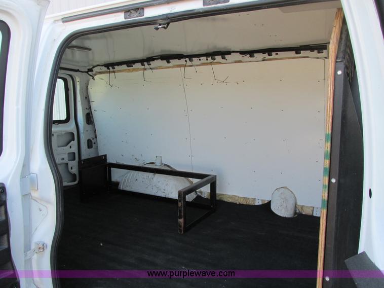 image for item A8511 2004 GMC Savana G2500 van