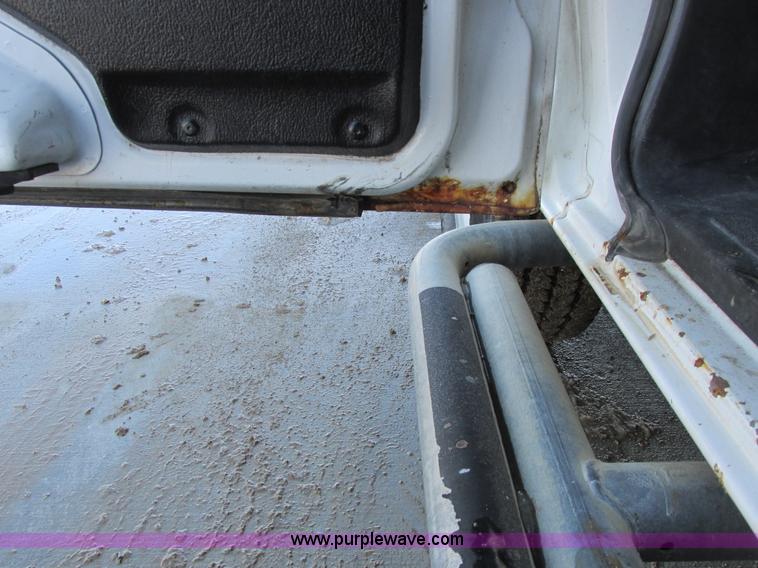 image for item A8511 2004 GMC Savana G2500 van