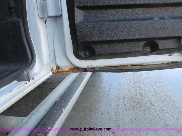 image for item A8511 2004 GMC Savana G2500 van