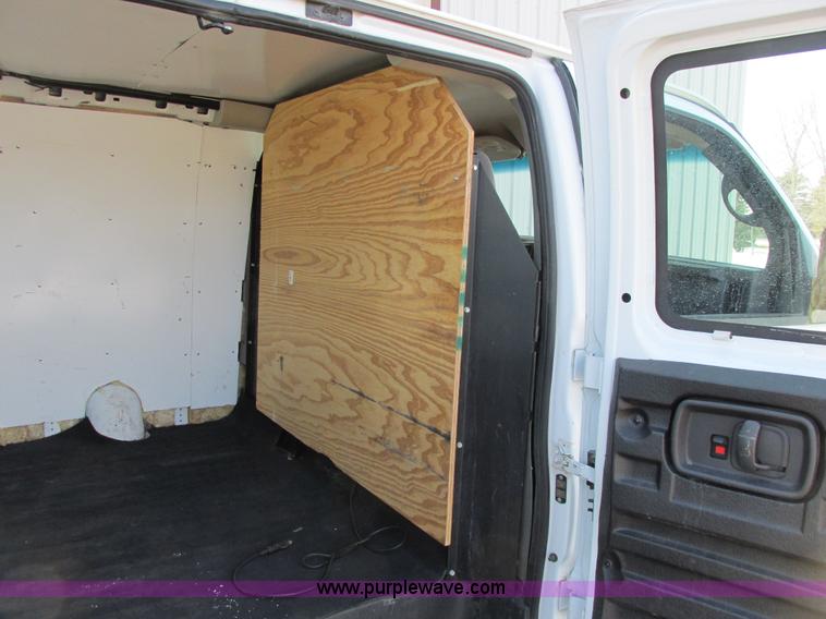 image for item A8511 2004 GMC Savana G2500 van
