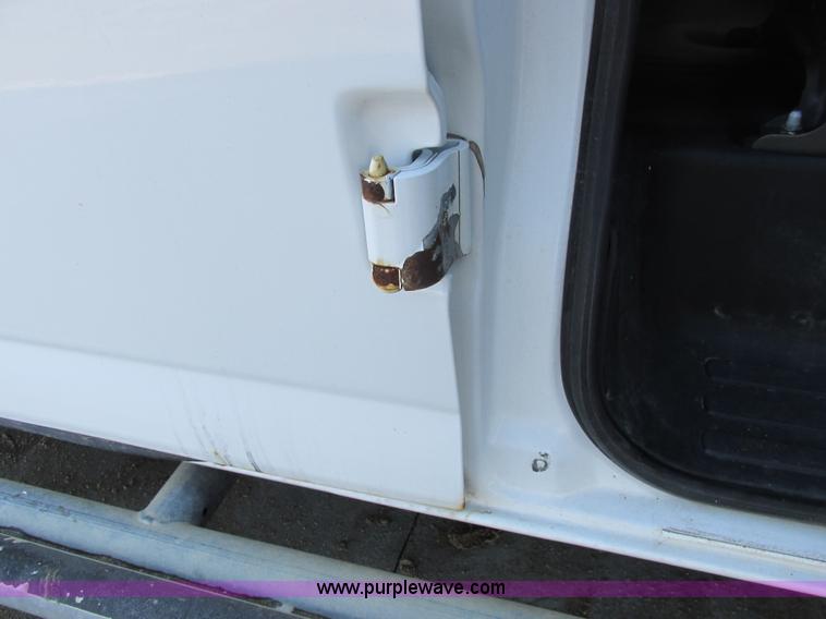 image for item A8511 2004 GMC Savana G2500 van